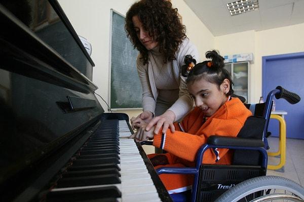 7) Engelli çocuklarımızın eğitim dışına itilmemesi için ne yapmalıyız?