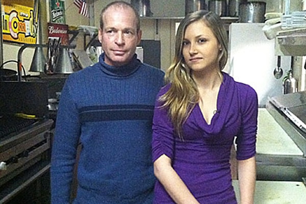 4. Владелец ресторана продал бизнес, которым владел 17 лет, чтобы спасти сотрудницу, у которой обнаружили опухоль мозга