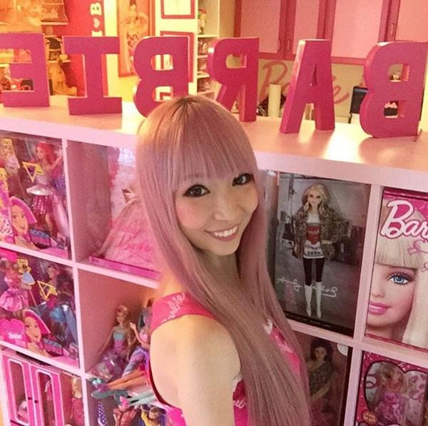 15 yaşından beri Barbie hayranı olan Azusa Sakamoto, bu konuda sınır tanımıyor.