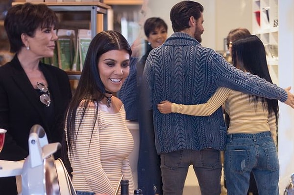 2. Реакция последовала самая разная. Ким и Хлои, например, несказанно обрадовались.