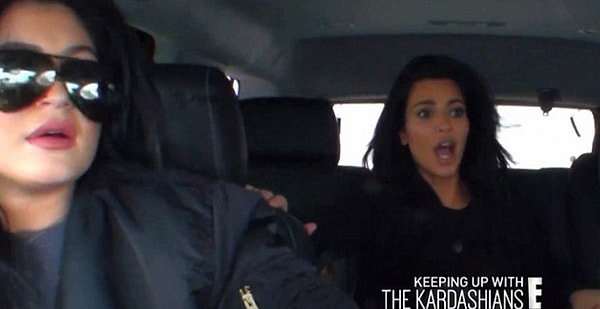 10. Кроме того, несколько камер есть в машинах членов семейства. Именно благодаря ним мы смогли в 10-м сезоне наблюдать аварию с Ким, Хлои и Кайли в главных ролях.