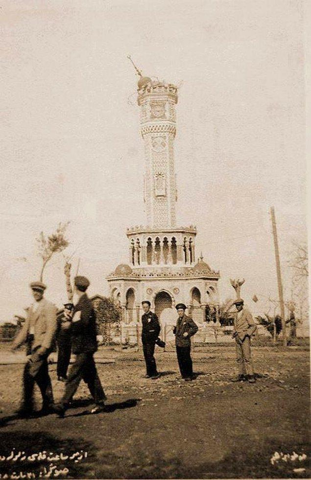 13. İzmir'de 6.5 şiddetindeki depremde yıkılan İzmir Saat Kulesi, 1928.