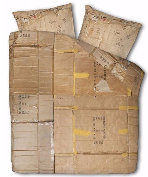 8. Постельное белье с рисунком картонных коробок - почувствуй себя бомжом.