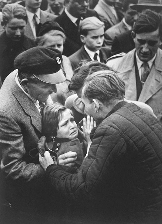 15. A girl reunited with her dad after the man broke free from imprisonment in World War 2. The last time she saw him was when she was 1 years old.