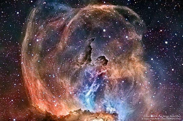 28. NGC 3576: Özgürlük Heykeli Bulutsusu