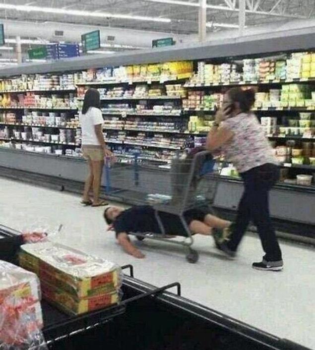 2. That part of the shopping cart is used for holding annoying kids in Russia.