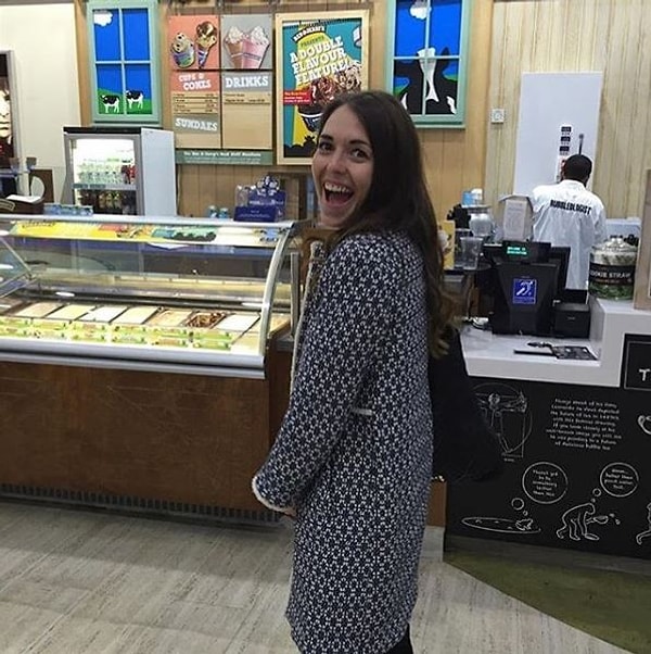 Самое интересное, что популярность пальто от этого совсем не уменьшилась.