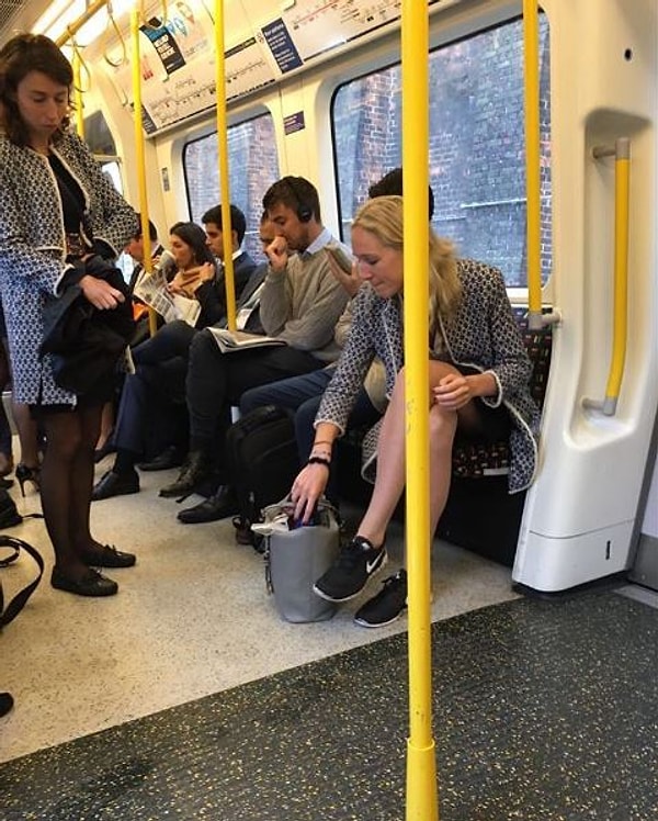 Кроме того, оно соответствует классическому строгому английскому стилю.