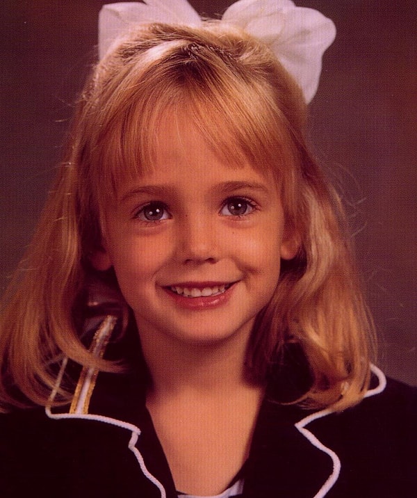 10. В 2012 отец девочки написал книгу "Другая сторона страдания", в которой подробно вспоминает все эти ужасные события.