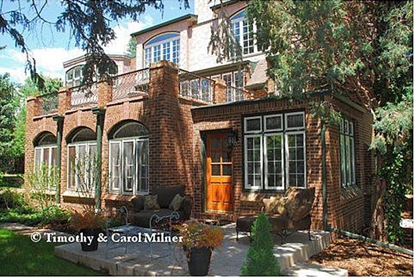 5. После того, как полиция и родители ДжонБенет обследовали дом, они обнаружили тело маленькой красавицы в подвале.