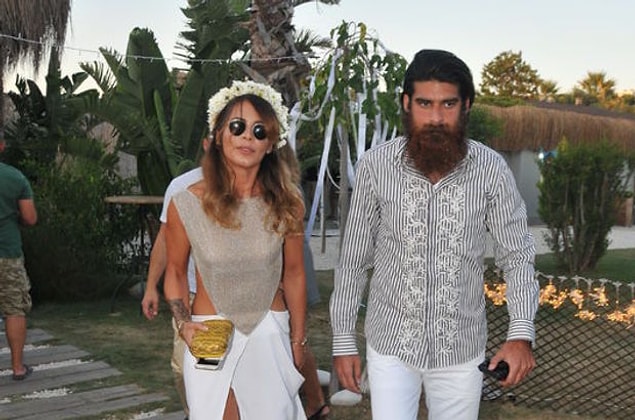 Fakat Eliz Sakuçoğlu'nun şu an gayet mutlu mesut bir birlikteliği var! Sakuçoğlu'nun hesabının da mutluluk ve aşk açısından Murat Boz'unkinden aşağı kalır yanı yok!