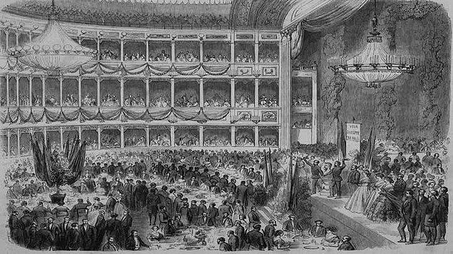 22. Tiyatro ve operaya da çok düşkündü: Yıldız Saray Tiyatrosu’nda operet temsilleri yanında tiyatro oyunları da sahnelenirdi. Friedrich Schiller’in “Haydutlar” oyununu çok beğenirdi.