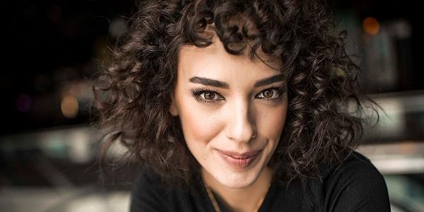 En son Netflix'te 'Zeytin Ağacı' dizisinde rol alan yetenekli oyuncu Seda Bakan, hem başarısıyla hem de mütevazılığıyla adından söz ettiren bir isim.
