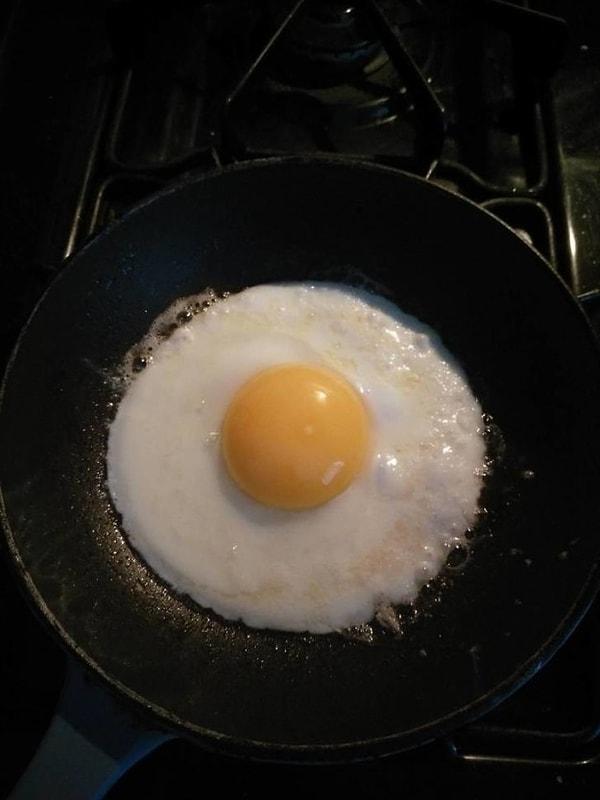 2. Sahanda "kusursuz" yumurta.