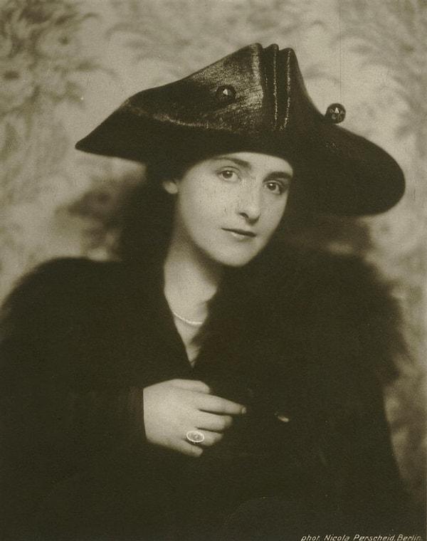 10. Sinemanın ilk yıldız ismi Alman kadın oyuncu Henny Porten oldu. 'Kör Bir Kızın Aşkı' filmiyle izleyicilerin gözdesi haline geldi. (1909)