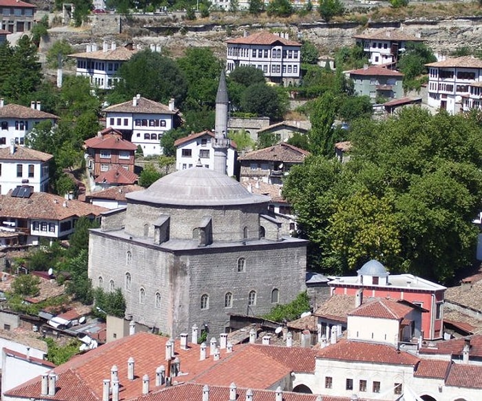 Memleketimden İnsan Manzaraları: Camiyi Kapatıp Yıllık İzine Giden İmam