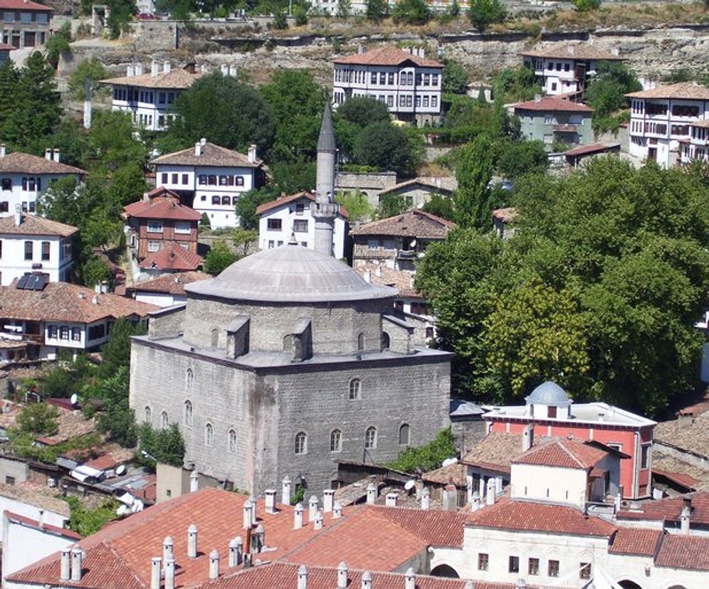 Memleketimden İnsan Manzaraları: Camiyi Kapatıp Yıllık İzine Giden İmam
