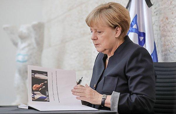 Törene katılamayan Merkel ise İsrail'in Berlin Büyükelçiliği'ni ziyaret etti