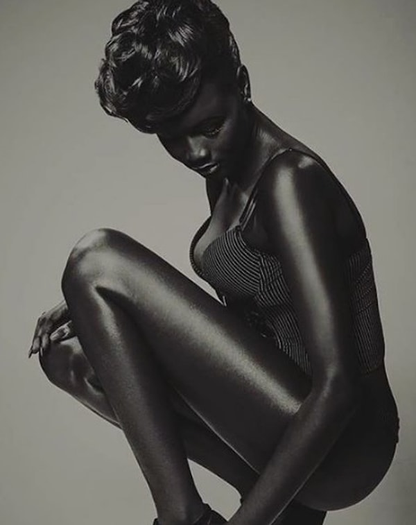 5. Кроме того, необычный цвет кожи девушки позволил ей стать одной из самых востребованных моделей в крупном модельном агентстве с мировым именем.