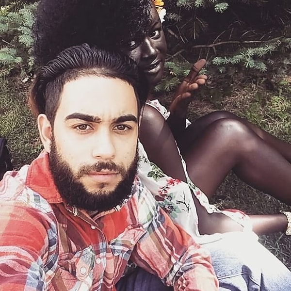 7. Любимый Худии Диоп - белокожий парень.