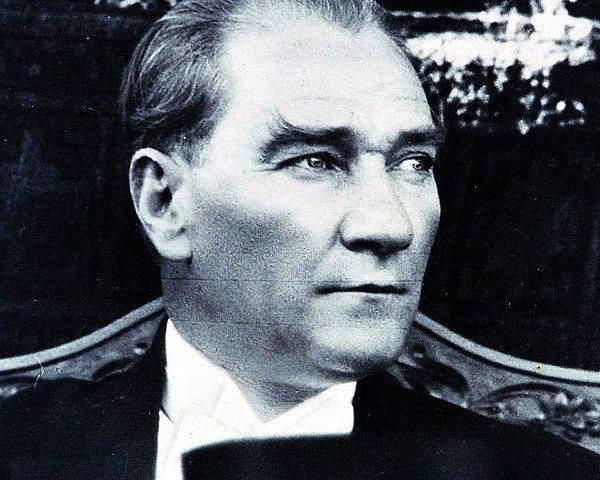71. Mustafa Kemal Atatürk (1881—1938), Türkiye Cumhuriyeti'nin kurucusu, Türk asker ve siyasetçi — 379. 😍
