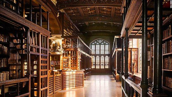 8. Bodleian Kütüphanesi, Oxford, İngiltere
