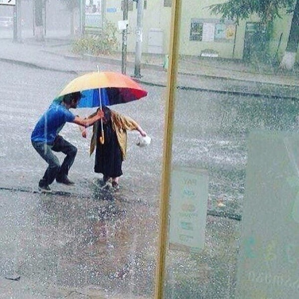 8. Может быть он не богат, но он богат в тех вещах, которые за деньги купить нельзя. Берите пример!