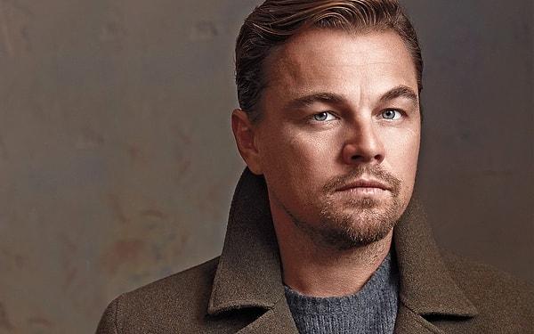 Hollywood'un sevilen isimlerinden yakışıklı aktör Leonardo DiCaprio, "Titanic" filmindeki rolü ve yakışıklılığı ile kalplerde taht kurmuştu.