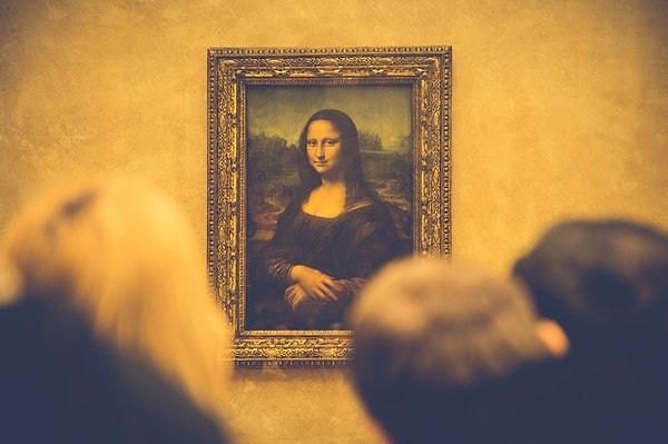 20. Leonardo da Vinci imzasını Mona Lisa'nın sağ gözbebeğine atmıştır.