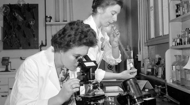 5. Mary the super-scientist (Knowledge argument)
