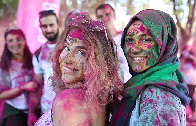 Bursa'daki 'Renkli Koşu' Festivalinden Rengarenk Görüntüler