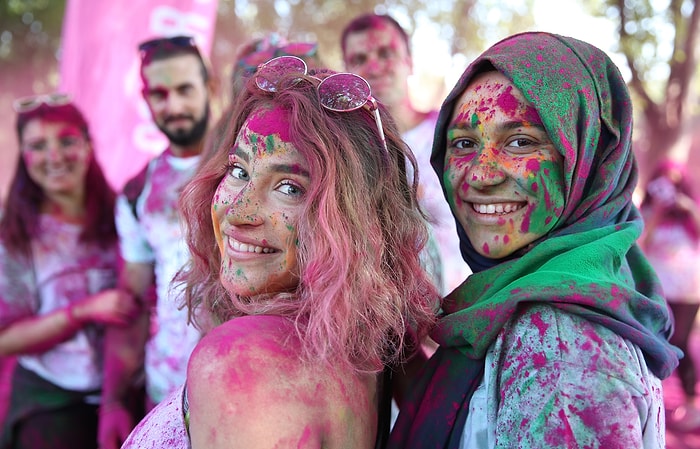 Bursa'daki 'Renkli Koşu' Festivalinden Rengarenk Görüntüler