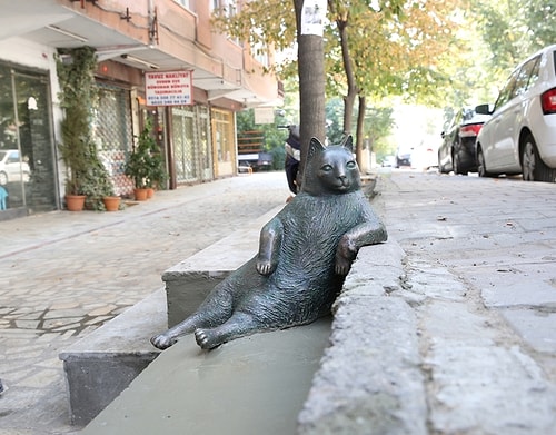 Milli Kedimiz Tombili'nin Heykeli Yapıldı!