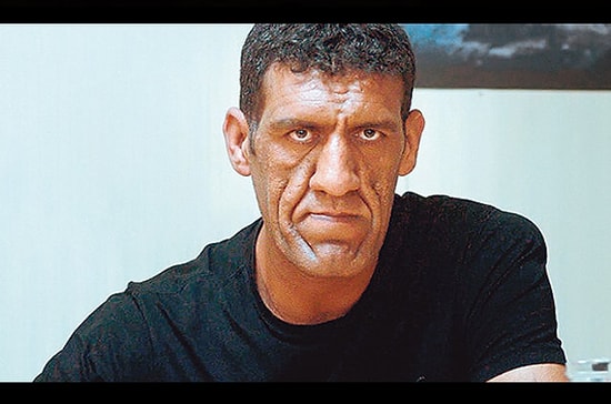 “İçerde” Olsun Dışarıda Olsun Sert Hatlarıyla Asla Unutulmayacak Bir Yüz: Seyithan Özdemir