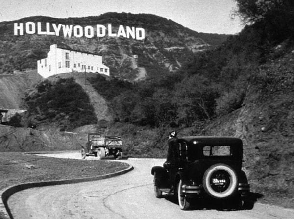 6. Los Angeles'ı tepeden izleyen "Hollywoodland" yazısı, 1925.
