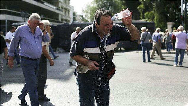 Eylemin hemen ardından Yurttaş Koruma Bakanı Nikos Toska, emeklilerin ve işçilerin eylemlerinde göz yaşartıcı gaz kullanılmasını yasakladı.