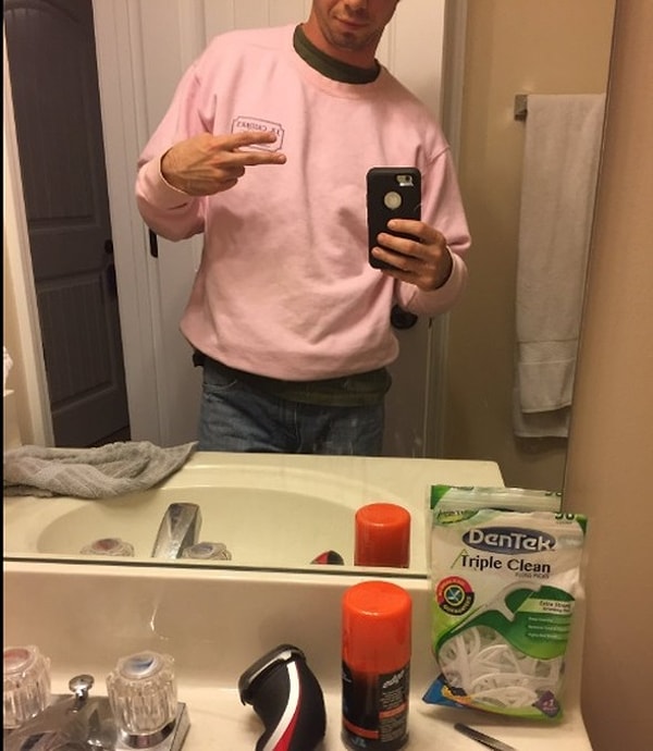 12. Так что это своего рода предупреждение, барышни: "Отношения отношениями, но мою худи оставь при мне!".