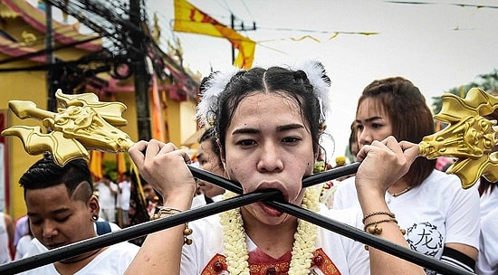 Güney Tayland'da Korkunç Vejetaryen Festivali