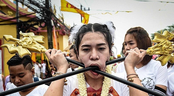 Güney Tayland'da Korkunç Vejetaryen Festivali