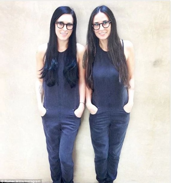 4. Ээээ… мама и дочь? Больше похожи на сестер-близнецов! Деми Мур и Румер Уиллис невозможно отличить друг от друга!