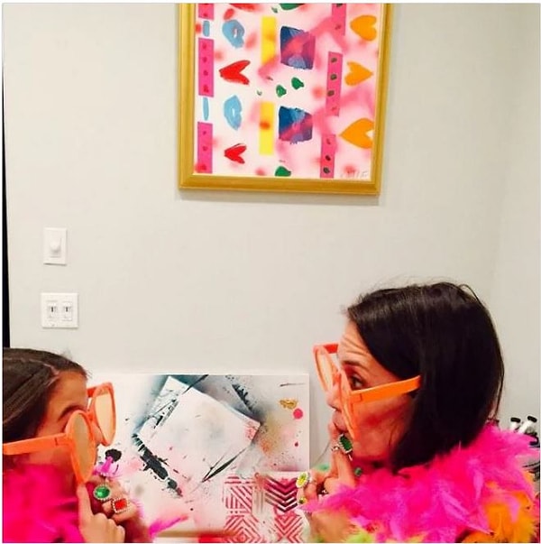 15. Кэти Холмс и Сури Круз все время одеваются одинаково. Например, на этом фото, которое выложила Кэти.