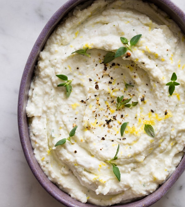 15. Соус из сыра азиаго с черным перцем и лимоном