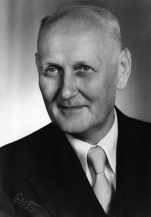 Nobel Ödülü kazansa da hükümetlerinin karşı olması sebebiyle 4 kişi bu ödülü alamadı.