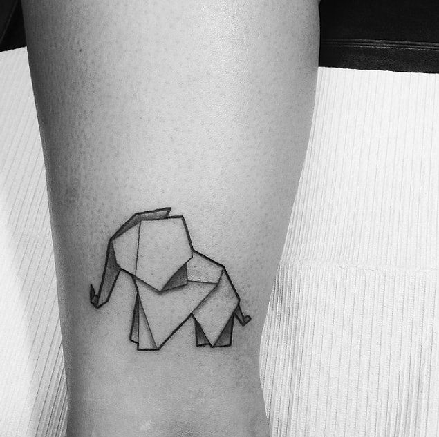 18.Origamiden esinlenilen bu dövme