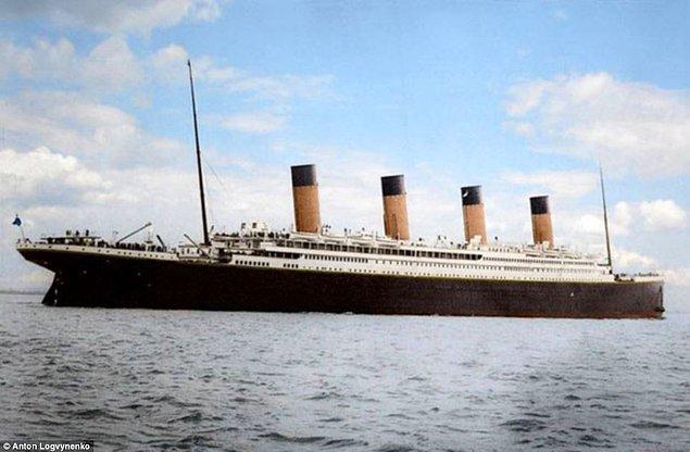 16. Titanic'in ilk seferinde limandan ayrıldığı an