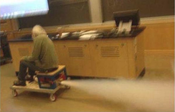 29. Учитель физики во время урока