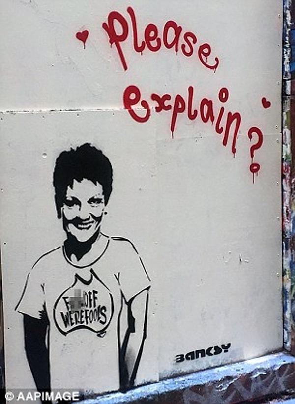 Videoyu çeken Mia, göçmen karşıtı olan politikacı Pauline Hanson'n grafitisinin yapıldığını altında ise Banksy'in imzasının olduğunu iddia eder