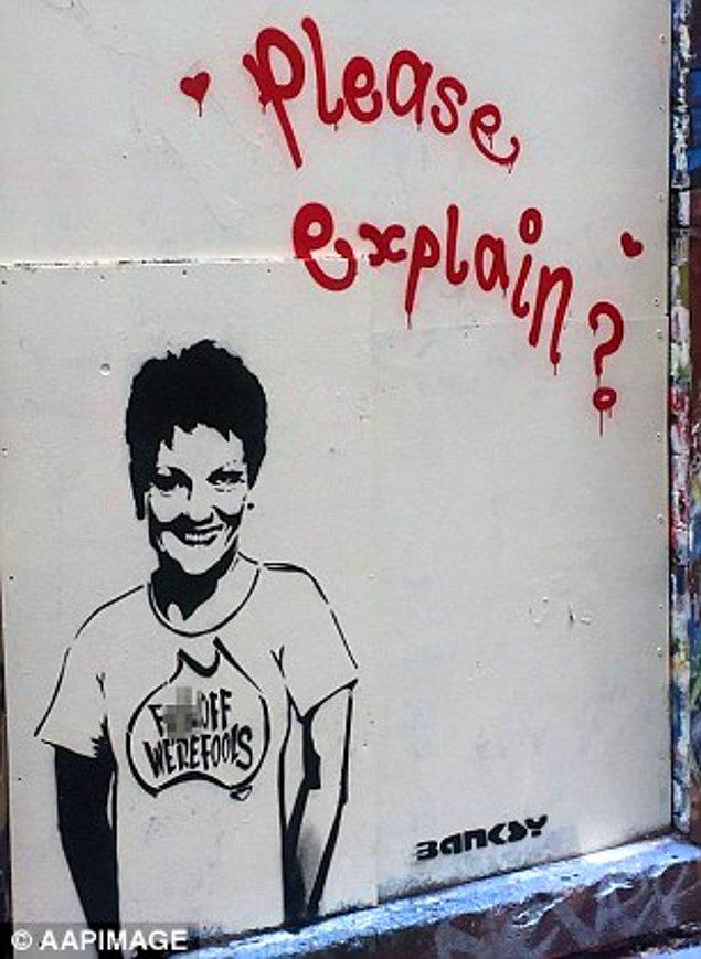 Videoyu çeken Mia, göçmen karşıtı olan politikacı Pauline Hanson'n grafitisinin yapıldığını altında ise Banksy'in imzasının olduğunu iddia eder