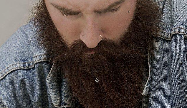 Krato'nun sakal takılarını deneyen sakallı erkekler ise hayran kaldılar! Hatta dünyadaki herkesle paylaşılması için tasarımcıyı cesaretlendirdiler.