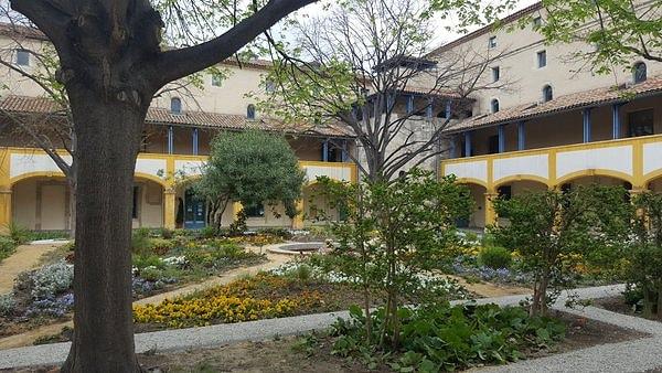 10. Le Jardin De La Maison De Sante a Arles, 1889 -  Vincent van Gogh